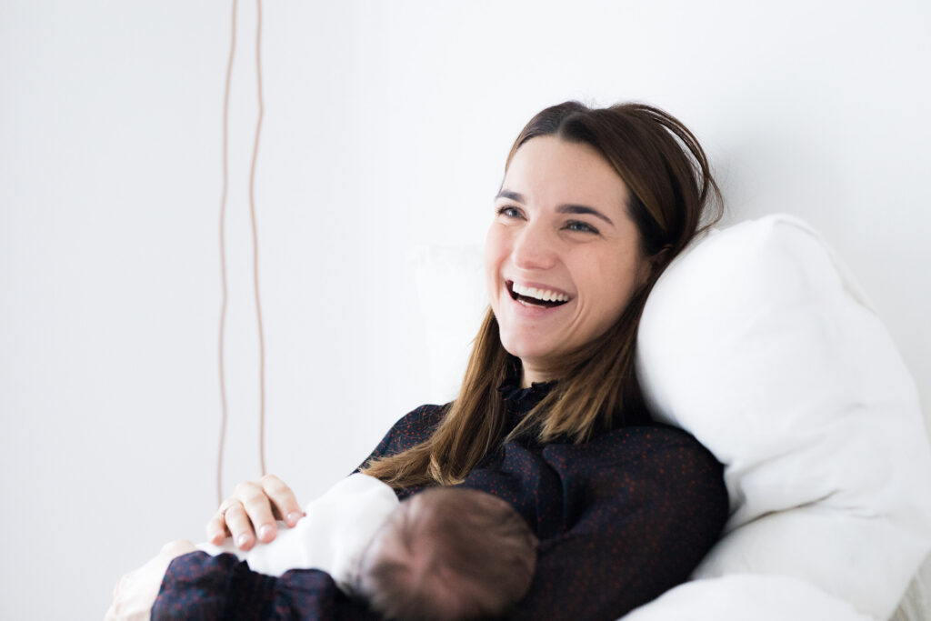 newborn, baby, izzy, armen slapen
