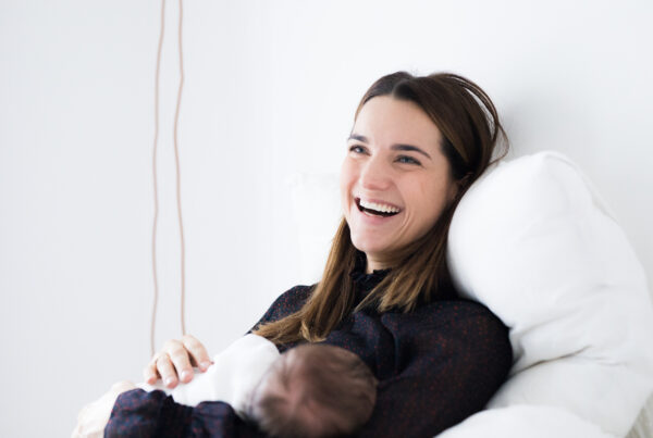 newborn, baby, izzy, armen slapen