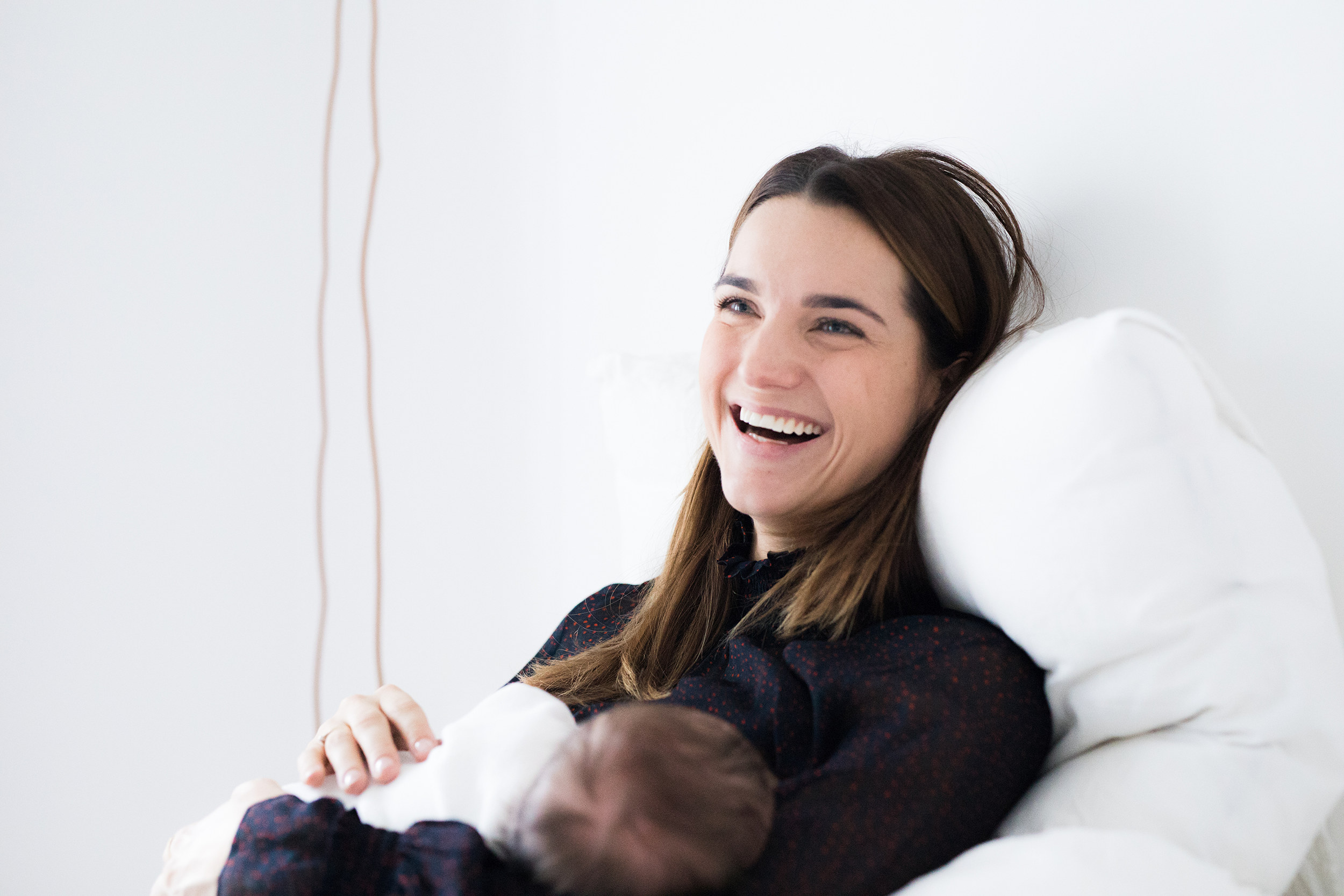 newborn, baby, izzy, armen slapen